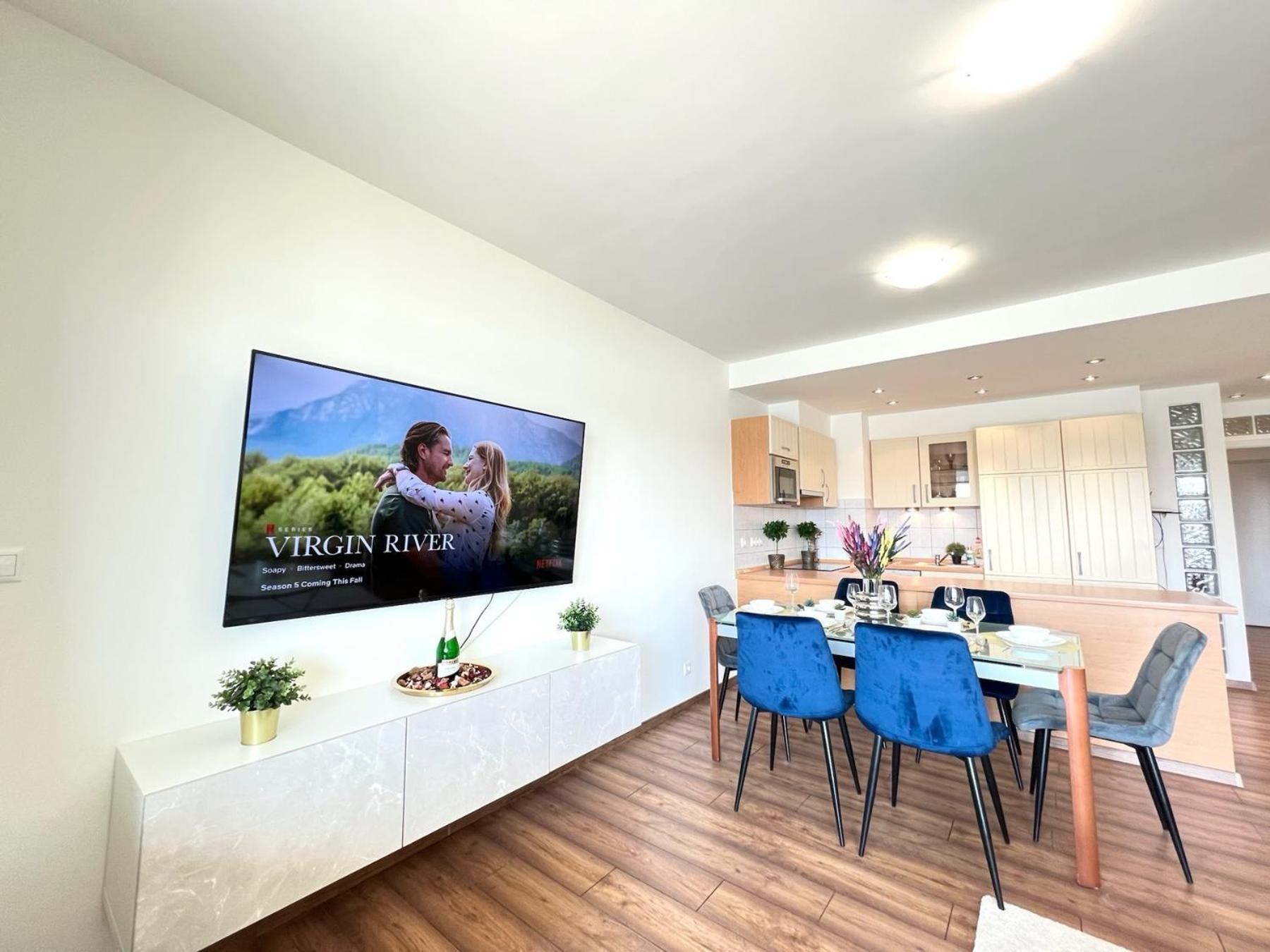 Luxury With A Beautiful View Of The Danube, Free - Wellness And Car Parking In The Center Of The Апартаменты *