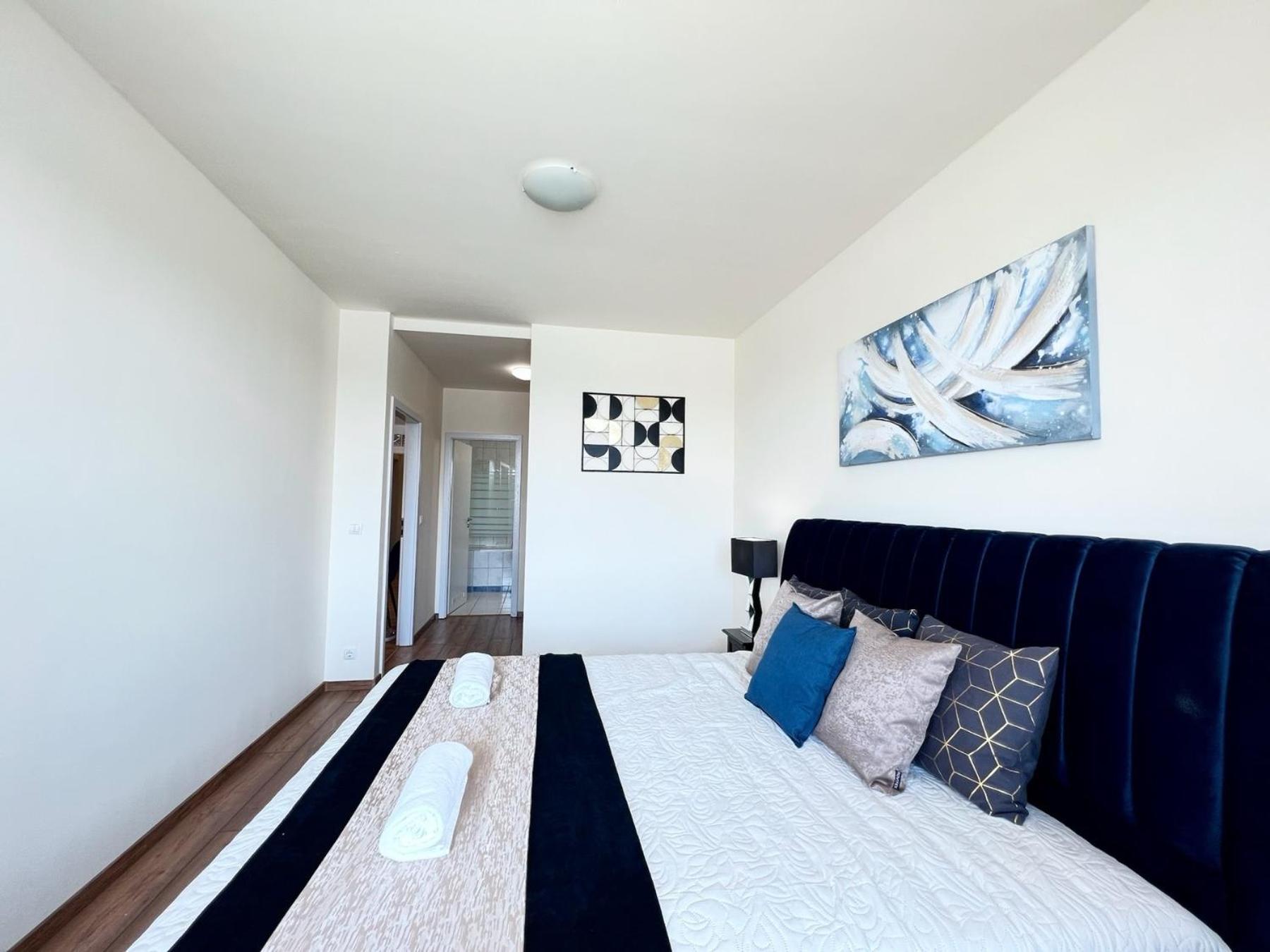 Luxury With A Beautiful View Of The Danube, Free - Wellness And Car Parking In The Center Of The Апартаменты *