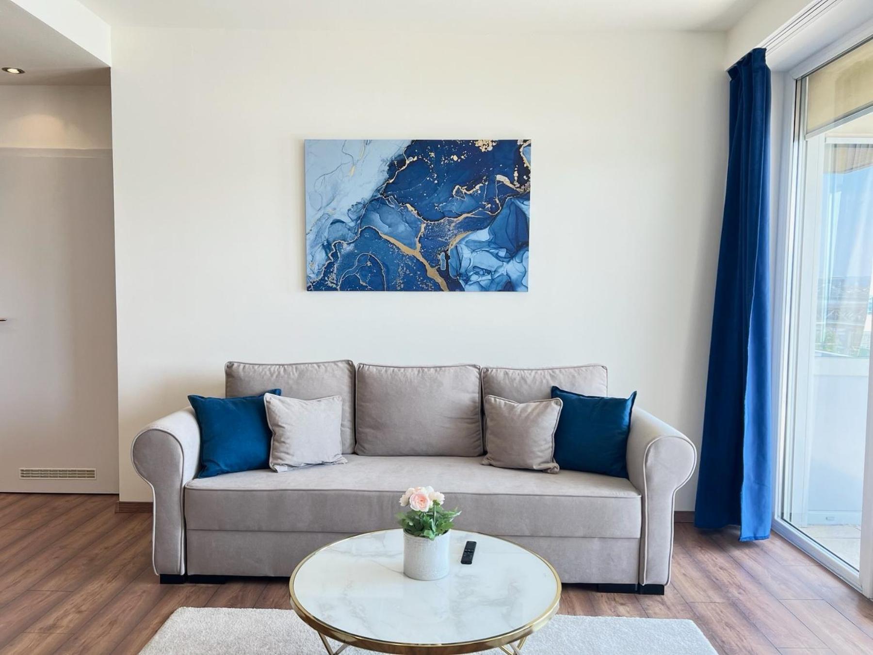 Luxury With A Beautiful View Of The Danube, Free - Wellness And Car Parking In The Center Of The Апартаменти *