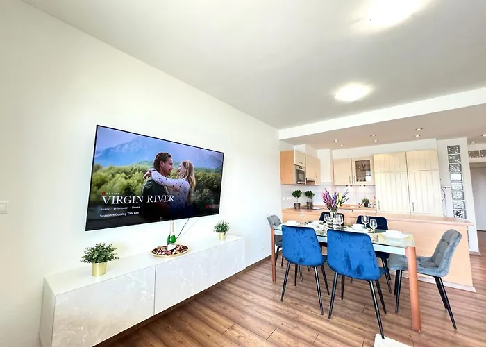 Luxury Apartment With A Beautiful View Of The Danube, Free Spa - Wellness And Car Parking In The Center Of The City