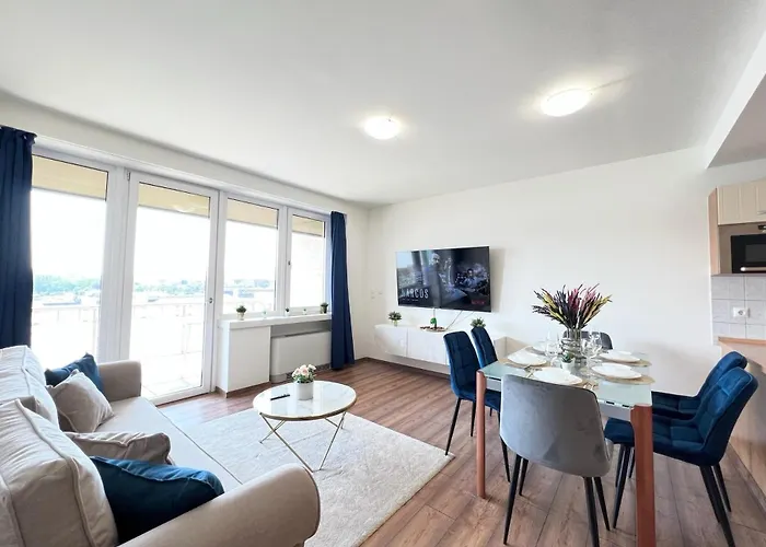 Luxury Apartment With A Beautiful View Of The Danube, Free Spa - Wellness And Car Parking In The Center Of The City