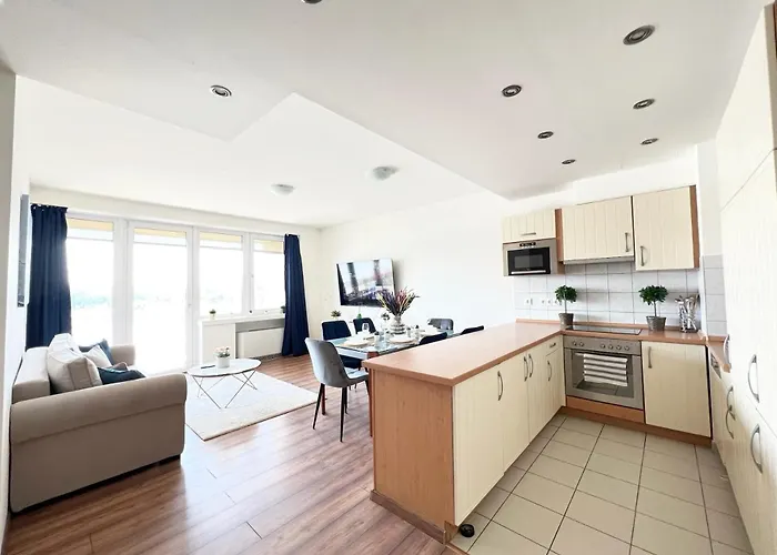 Luxury Apartment With A Beautiful View Of The Danube, Free Spa - Wellness And Car Parking In The Center Of The City
