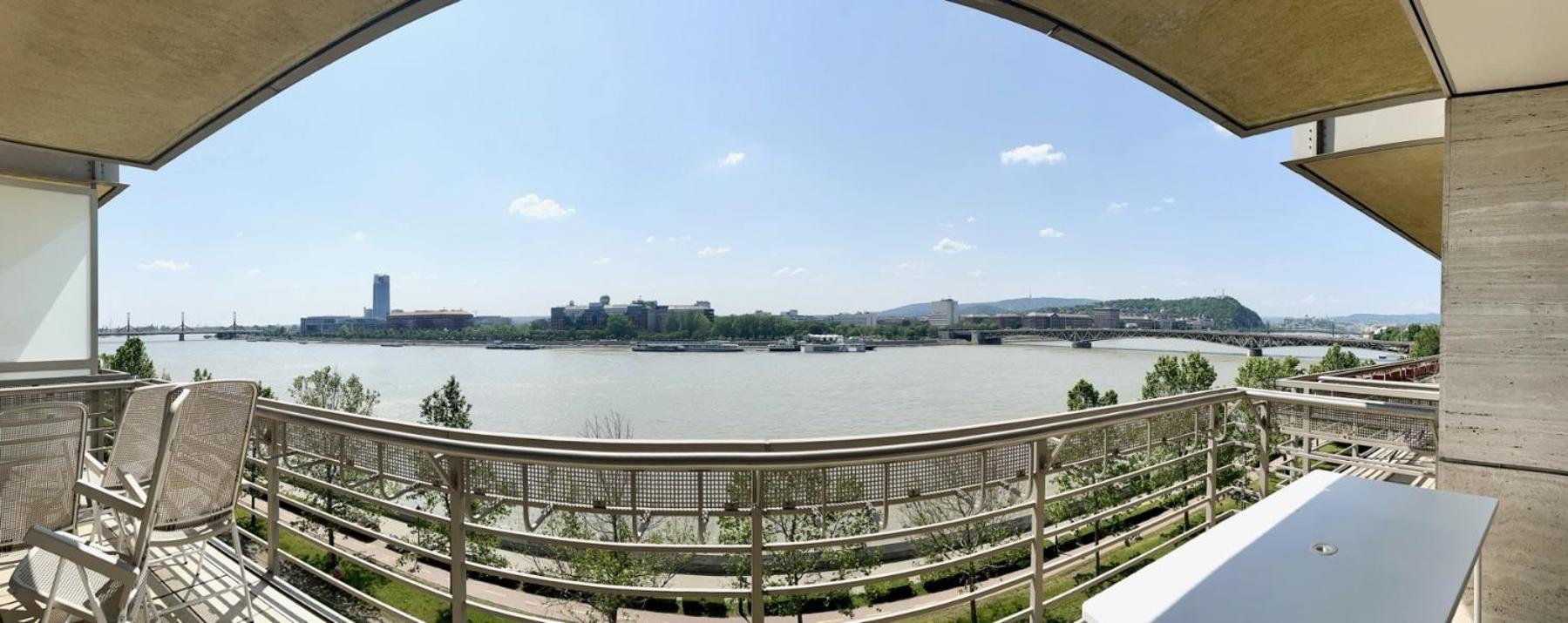 Apartamento Luxury With A Beautiful View Of The Danube, Free - Wellness And Car Parking In The Center Of The *