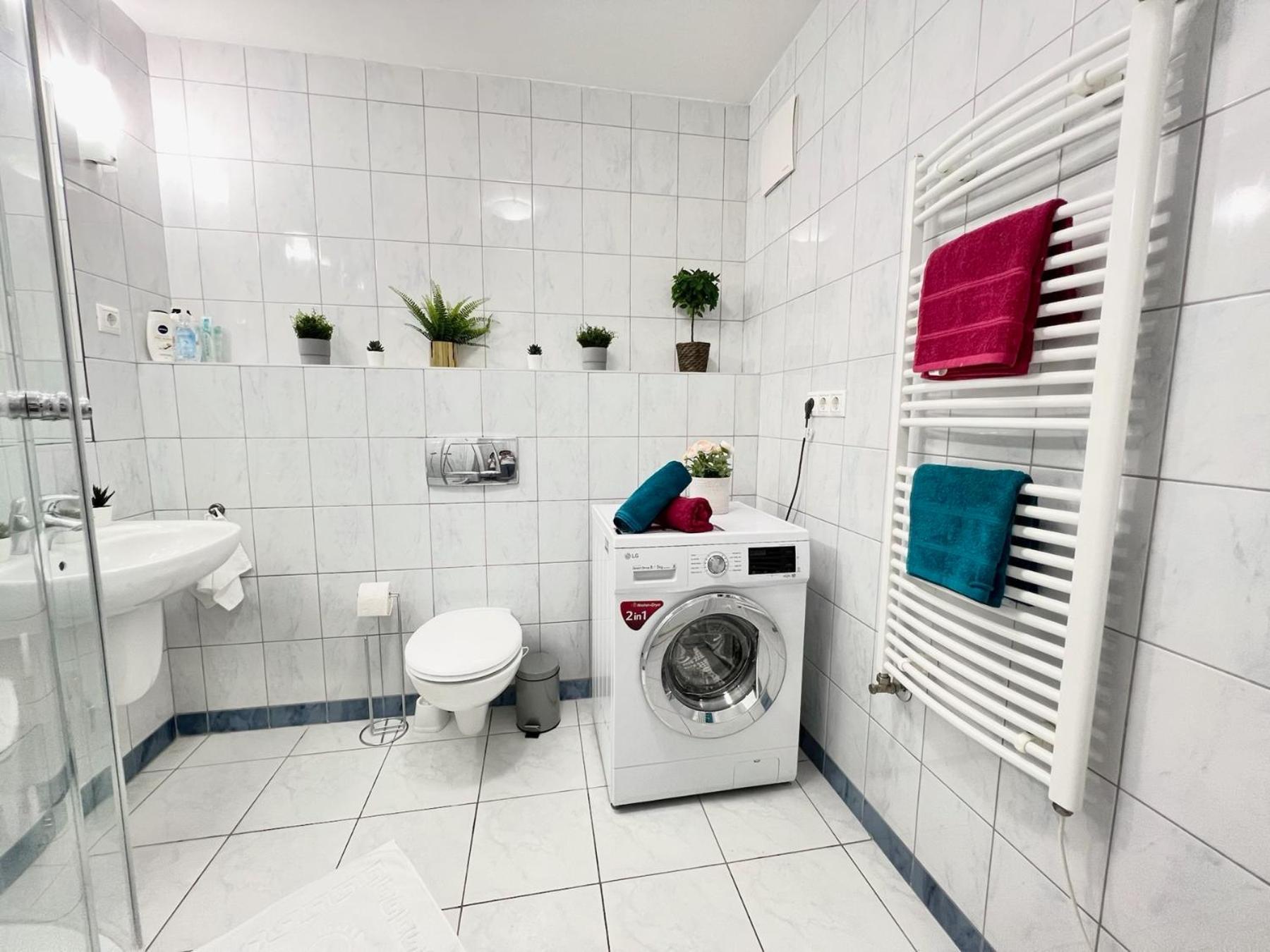 Luxury With A Beautiful View Of The Danube, Free - Wellness And Car Parking In The Center Of The Apartamento *