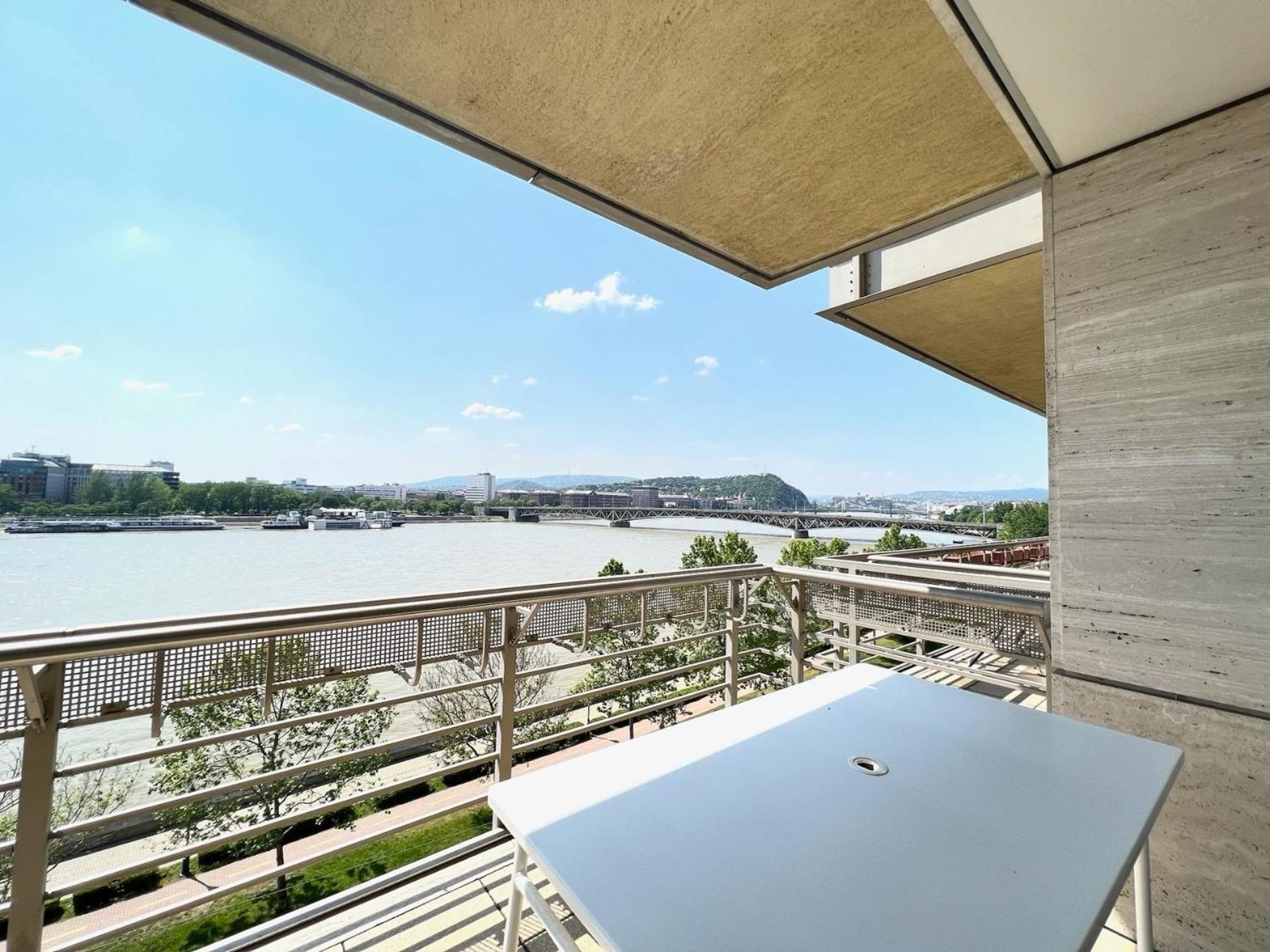Luxury With A Beautiful View Of The Danube, Free - Wellness And Car Parking In The Center Of The Apartamento Budapest